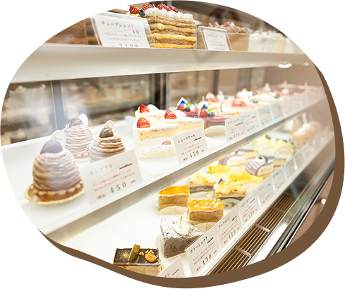 ショーケースに並ぶケーキたち